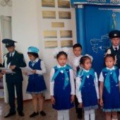 Торжественная линейка, посвященная приему детей в детско-юношескую организацию 
