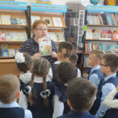 Посещение библиотеки учениками начальной школы