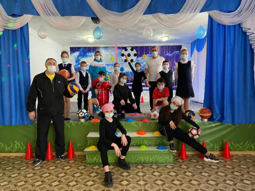 15 февраля 2021 года с целью формирования мотивационно-ценностного отношения к физической культуре, сохранения и укрепления здоровья учащихся в общеобразовательной школе №4 города Балхаш состоялась торжественная линейки, посвященная Открытию Недели Физиче
