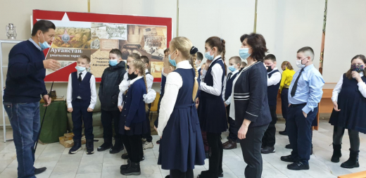 15 ақпанда 4а сынып оқушылары (сынып жетекшісі Ливицкая М.А.) интернационалист жауынгерлерге арналған экспозицияға қалалық өлкетану мұражайына экскурсия сабағын өткізді.