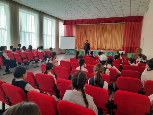 Старший лейтенант полиции УДП г. Балхаш Нурбек Аян Алтайулы провел лекцию для учащихся 5-11 классов по профилактике правонарушений на тему 