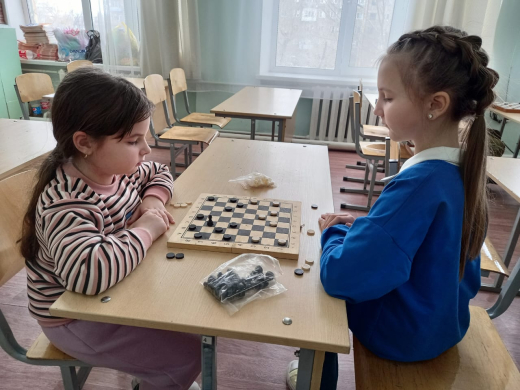 2023 жылғы 5 қаңтарда 3 «А» сынып оқушылары (сынып жетекшісі- Анна Владимировна Игнатенко) мен 3 «Б»  сынып оқушылары ( сынып жетекшісі- Айман Сафидолдановна Тунгишбаева) арасында дойбыдан мектеп турнирі өтті. 