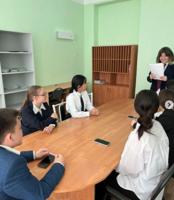 Круглый стол на тему: Цветы и канфеты учителю коррупция ли это?