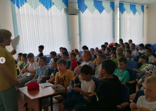 Сегодня 12.06.2023г под руководством воспитателя Ляйли Нураловны было проведены инструкции по безопасному лету в пришкольном лагере 