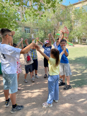 Языковая площадка по изучению английского языка для учеников 2-5 класса при ОШ №4 Учитель: Сембиева Дания Ерлановна