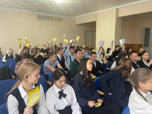 Встреча учащихся 9, 11 классов с представителями Казахского университета технологии и бизнеса.