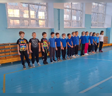 С целью пропаганды здорового образа жизни и занятий физической культурой и спортом, на зимних каникулах 04.01.2024г.  у учащихся 3-их классов прошли весёлые старты «Быстрее! Выше! Сильнее!», которые организовала и провела учитель Хасенова Э.Б.