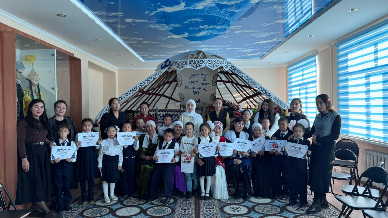15 октября во дворце школы имени Агыбая Батыра в рамках единой образовательной программы «Адал Азамат» по проекту «Ушкир Ой Аланья» состоялся городской марафон чтения «Бабушкина сказка».