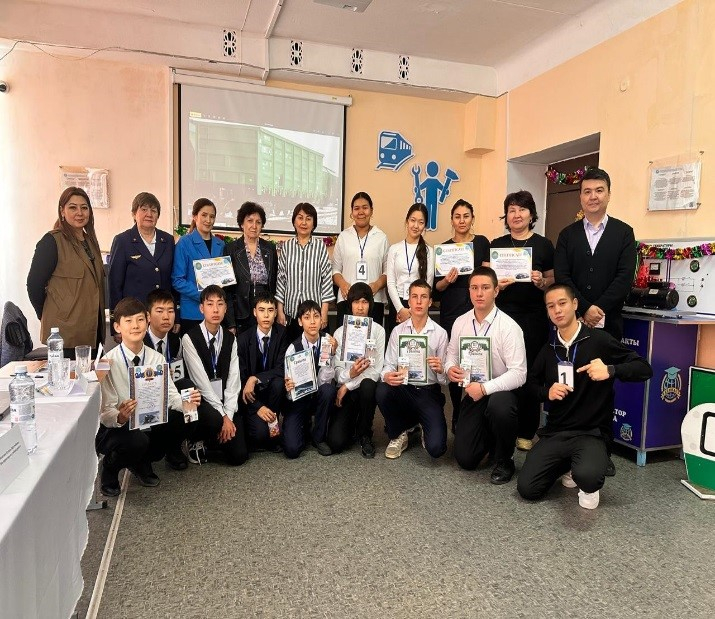 23 декабря 2025 года в рамках «Года трудовых профессий» Балхашского гуманитарно-технического колледжа имени А. Мусина в городе Балхаше, в рамках десятидневного мероприятия «Шаг к будущей профессии» (триада), кафедре «Железнодорожные предметы» был вручен д