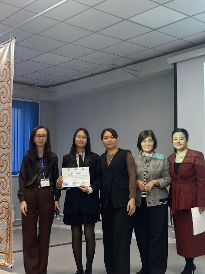 28 ноября 2025 года на областной педагогической Олимпиаде в г. Караганде были награждены учащиеся, проявившие особые знания по направлению общего среднего образования. » Быть учителем – это гордость!«, организованная совместно с педагогическим факультетом