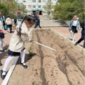 “Таза Қазақстан” жалпыұлттық акциясын қолдау аясында 1 “Б” сынып оқушылары