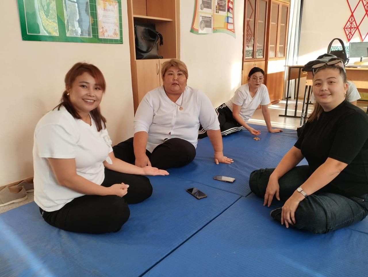 Біздің тәрбиешілер командасы «Бес асық» ұлттық ойыны бойынша өткен жарысқа алғаш рет қатысып, бірден жүлделі 3-орынды иеленді! 