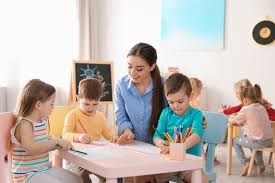 Балабақшада сәби жылаған кезде тыныштандырудың төрт тәсілі