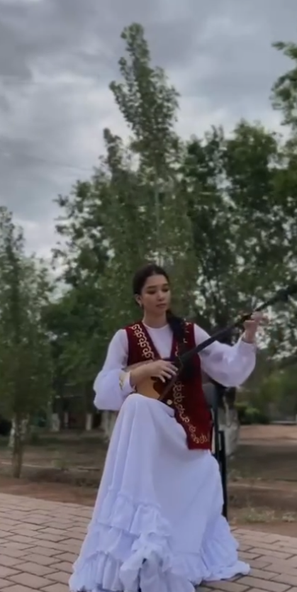 Әбенова Сымбаттың орындауында С.Тұрысбековтың күйі 