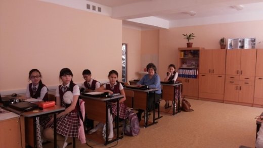 В  школе продолжается декада иностранных языков.