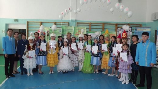 Среди девочек 5-7 классов проходил VІ традиционный конкурс «Бұрымды қыз-2015»  Конкурс состоял из пяти этапов