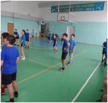 5-6 сыныптарда кіші  волейболдан  жарыс өтті. 