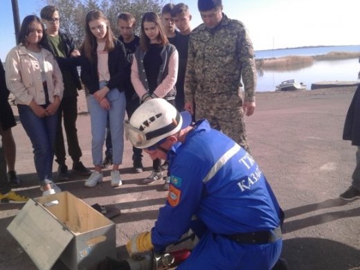 10 қазан күні 20 адамнан тұратын 10 сынып оқушылары  суда құтқару бекетіне экскурсияға барды