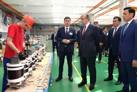 Президент Казахстана Касым-Жомарт Токаев посетил Уральский трансформаторный завод