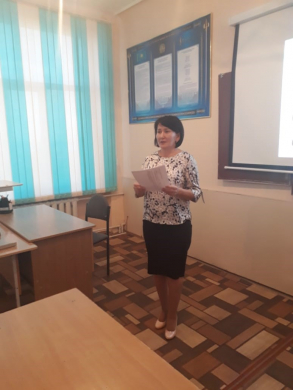 22 сентября в средней школе № 10 среди 5 –х классов прошел час поэзии «Үш бәйтерек –үш ғұмыр», организованный учителями казахского языка и литературы Абеубековой Д. Т. и Ахметовой Д. Т. на тему: 