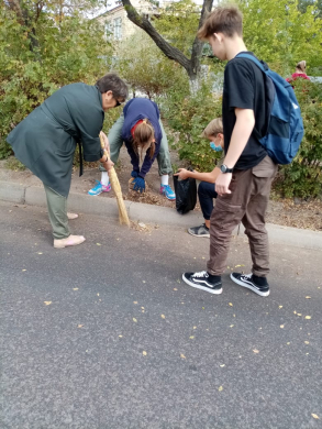 28.09 2019 года коллектив учителей и учащихся приняли участие в областном субботнике.