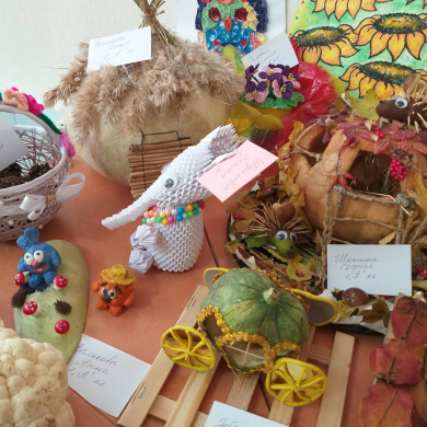 На дворе середина осени. Весь урожай уже убран с приусадебных участков.