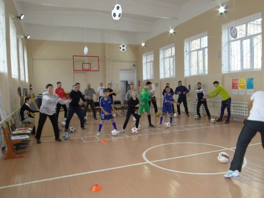 12 ноября 2019 года на базе КГУ «Общеобразовательной средней школы №4 города Балхаш» проводился городской семинар - практикум по теме «Внедрение уроков футбола в школьную программу» в рамках Республиканского проекта «Уроки футбола в школах Казахстана».