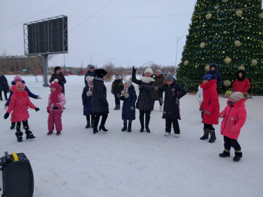 Отгремели шумные новогодние празднества, но гуляния продолжаются.