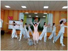 В преддверии праздника в школе была оформлена книжная выставка «Весенний калейдоскоп» ( отв. Куприянчик Н.Н.), на стенде «Школьная планета» оформлена рубрика « С праздником 8 марта».