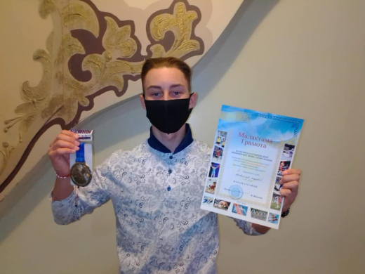 С 16 декабря по 18 декабря 2020 года под руководством МО учителей физической культуры, учащиеся КГУ ОСШ №4 приняли участие в городском онлайн - турнире по силовым упражнениям среди учащихся, посвященному Дню Независимости республики Казахстан.