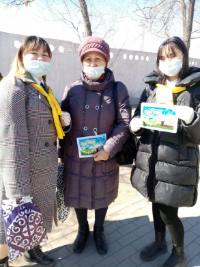 18.03.2021 года волонтеры КГУ «ОШ №10» провели акцию – поздравление «Қош келдің –Наурыз!» в микрорайоне школы.