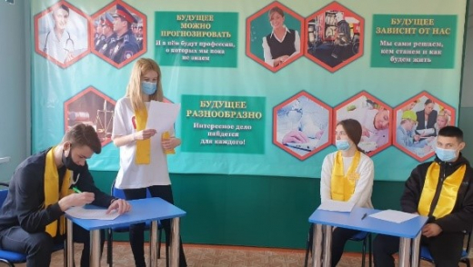 Учащиеся нашей школы уже несколько лет принимают участие в дебатных турнирах, занимая призовые места.