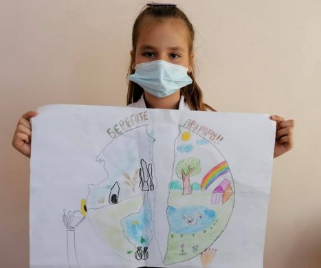 Плакаты на экологическую тему в рамках общереспубликанской Недели экологического образования представили учащиеся начальных классов.