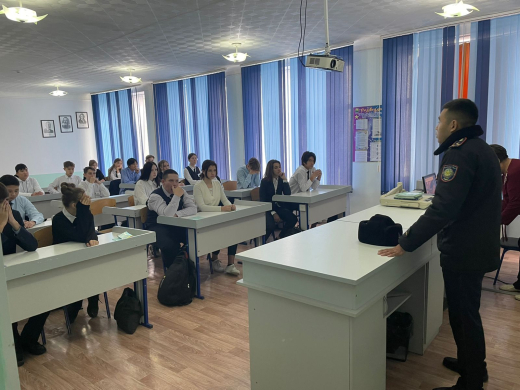 В преддверии осенних каникул 28.10 для учащихся 7-9 классов проведены беседы, которые провели участковые инспектора полиции по делам несовершеннолетних ГЮП ОМПС ОП Нурбек А.А., Жукин Е.М., Касымжанова А.К.,Кобелдесова С.Т.