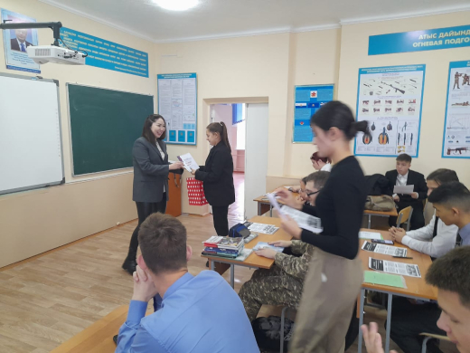 2022 жылғы 8 қарашада «№10 ЖББМ» КММ-де 11-сынып оқушыларының Чех университетінің кураторы М.Карменовамен кездесуі өтті. 