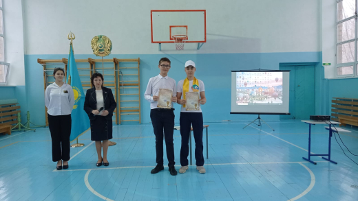 Среди учащихся школы много талантливых ребят: одни рисуют, другие хорошо танцуют, пишут сочинения, эссе, участвуют в дебатных турнирах и агитбригадах, спортивных состязаниях.