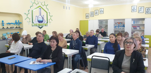 2023 жылғы 3 наурызда Қарағанды облысының білім басқармасының ресми парақшасында онлайн форматта кезекті облыстық жалпы ата-аналар жиналысы өткізілді