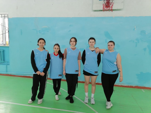 Вчера в честь 8 марта состоялись городские соревнования по стритболу среди девочек.