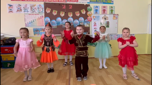 Көктемгі мереке қарсаңында МДС мұғалімі Р.Т.Карабекова өзінің оқушыларына мектеп қабырғасында шағын мереке ұйымдастырды.