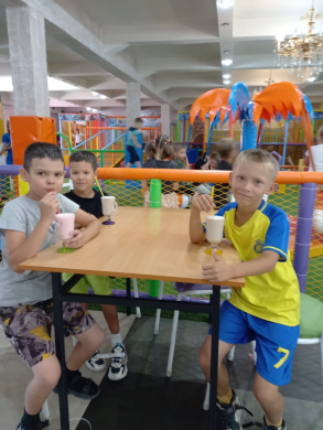 Осымен 10 күнде өте шықты және қоштасатын кез келді, өйткені 30 маусым – «Super Stars» мектеп жанындағы лагерінің 2 ауысымының жабылу күні. 