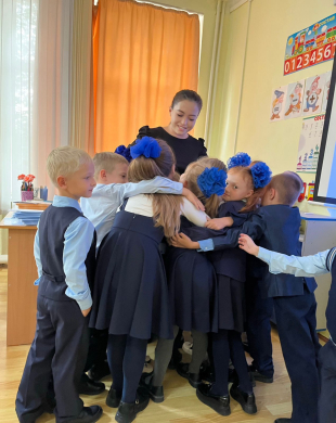 Жаһандық әлем біз үшін ашық, барлық білім көздері ашық. 