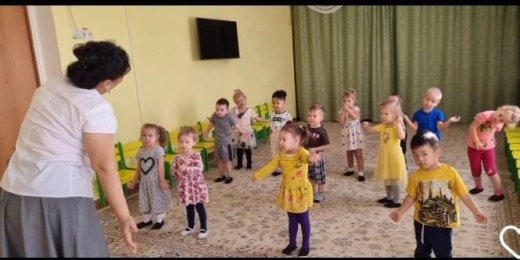 В КГКП «Детском саду «Ручеек» средней группе прошло организованная деятельность по музыке на тему «Дождик».