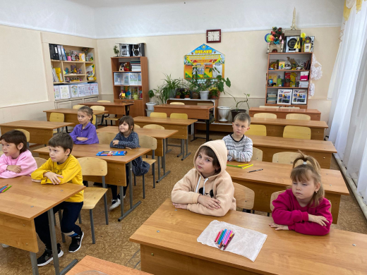 В КГУ «ОШ №10» 31 октября в параллели первых классов прошло мероприятие «Осенняя сказка».