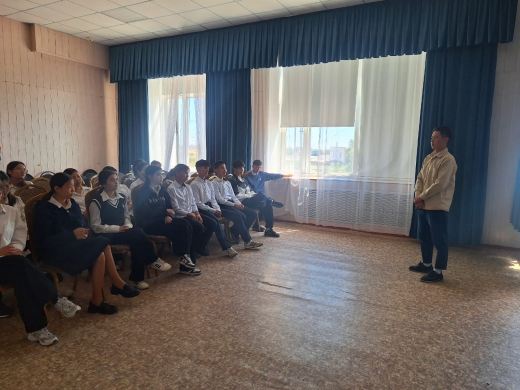 дін істер бөлімінің теолог маманы Тұрлыбек Қ.С мен   9-10 сыныптар арасында  кездесу 