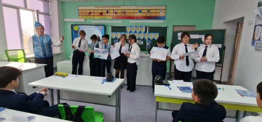 22 қазан күні Әлімхан Ермеков атындағы №17 мектеп - лицейінде «Жыл мұғалімі» байқауының қатысушысы, ағылшын тілі пәнінің мұғалімі Жансая Бакытовна Магуазова «Қазақстан Республикасы: кеше, бүгін, ертең» тақырыбында сыныптан тыс іс-шарасын өткізді. 