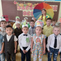 Сегодня для ребят класса предшкольной подготовки ( воспитатель-Игнатенко Анна Владимировна) прошёл праздник-Здравствуй, осень золотая.