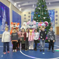 Сегодня, 04.01.2023 в 10.00 часов ДШ собрал детей 4-ых классов нашей школы на новогодний праздник.