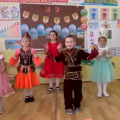 В преддверии весеннего праздника учитель КПП Карабекова Р.Т организовала для своих учеников не большой праздник в стенах школы.