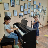 Подготовительный класс блок флейта. Ученицы Даша Тисс и Вероника Попова.