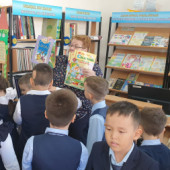 Посещение библиотеки учениками начальной школы